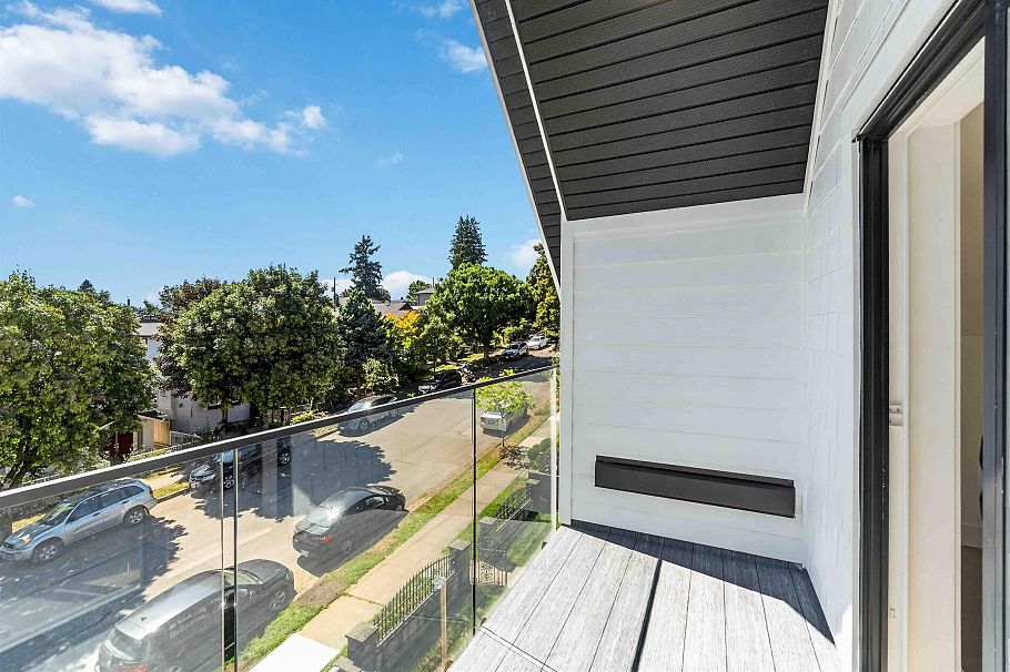 1 3271 E Georgia Street Vancouver, BC - 23
