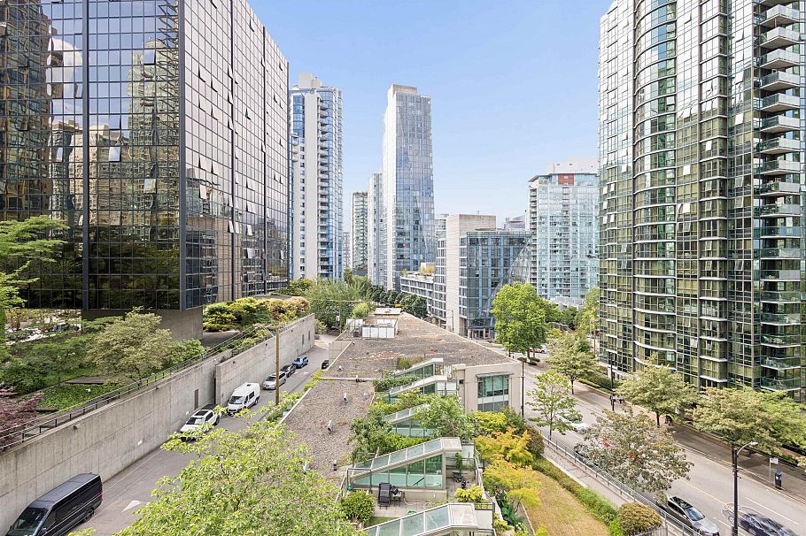 903 1328 W Pender Street Vancouver, BC - 26