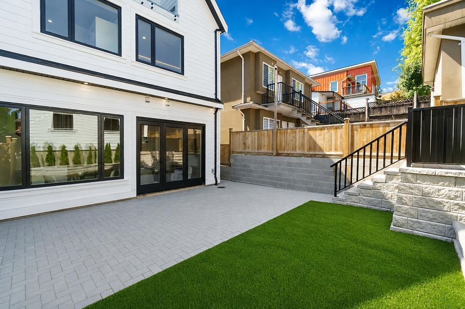 2 3271 E Georgia Street Vancouver, BC - 7