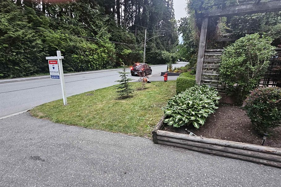 1184 Riverside Drive North Vancouver, BC - 37