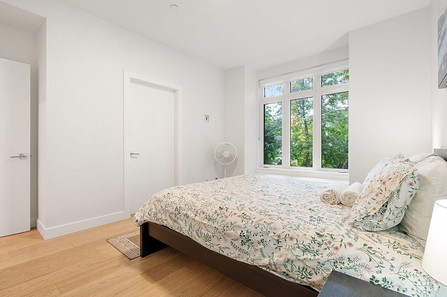 2727 W 14th Avenue Vancouver, BC - 9