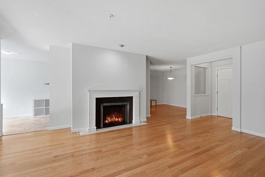 301 3680 Banff Court North Vancouver, BC - 7