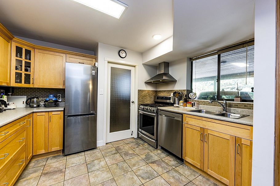 1184 Riverside Drive North Vancouver, BC - 29