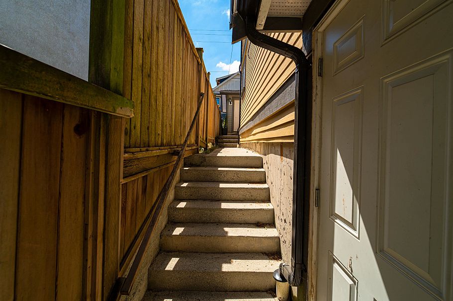 2412 St. Catherines Street Vancouver, BC - 36