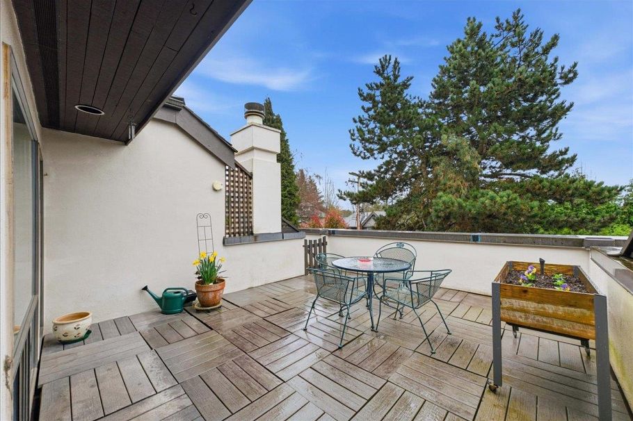6 5730 Carnarvon Street Vancouver, BC - 1