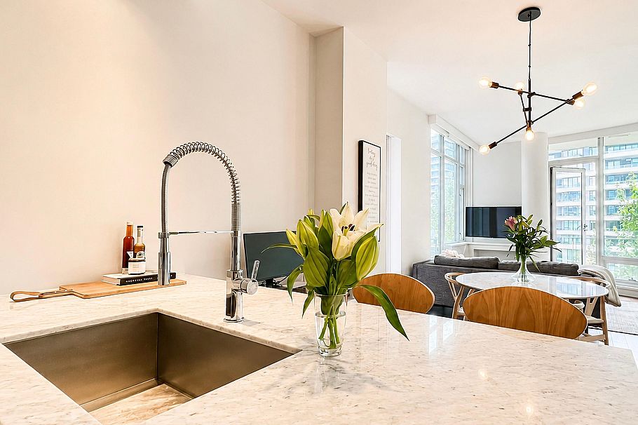 406 1633 Ontario Street Vancouver, BC - 4