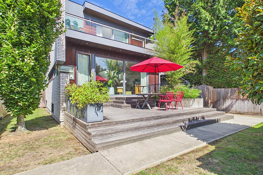 2996 W 11th Avenue Vancouver, BC - 2