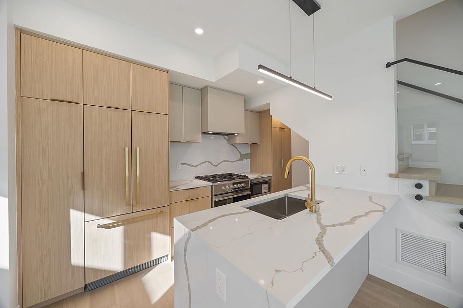 3 550 Kaslo Street Vancouver, BC - 5