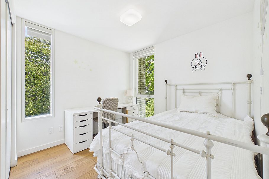 2996 W 11th Avenue Vancouver, BC - 23