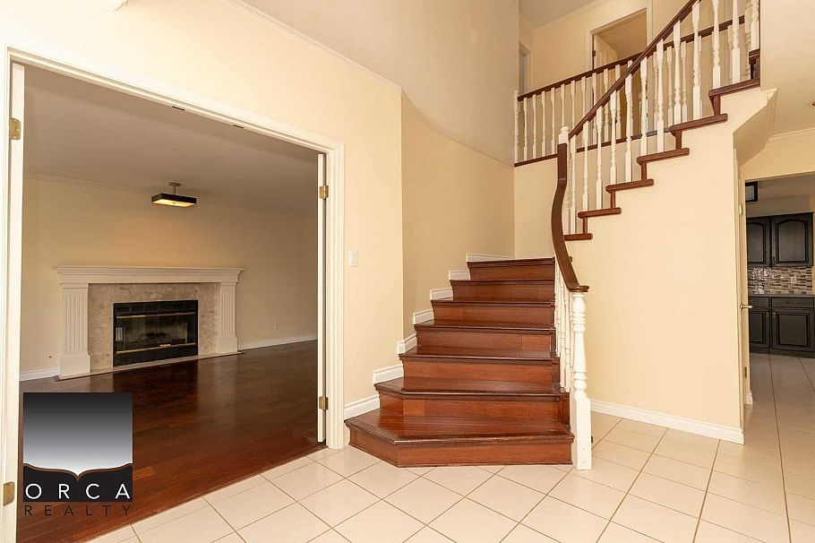 3015 GRIFFIN PLACE, North Vancouver BC V7R 4W9 North Vancouver, BC - 2