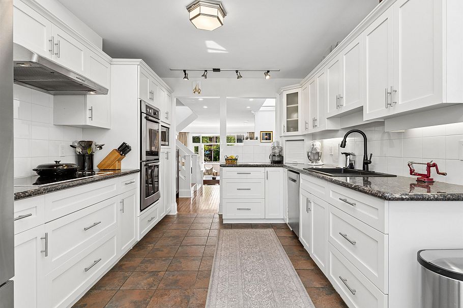 2760 W 2nd Avenue Vancouver, BC - 20