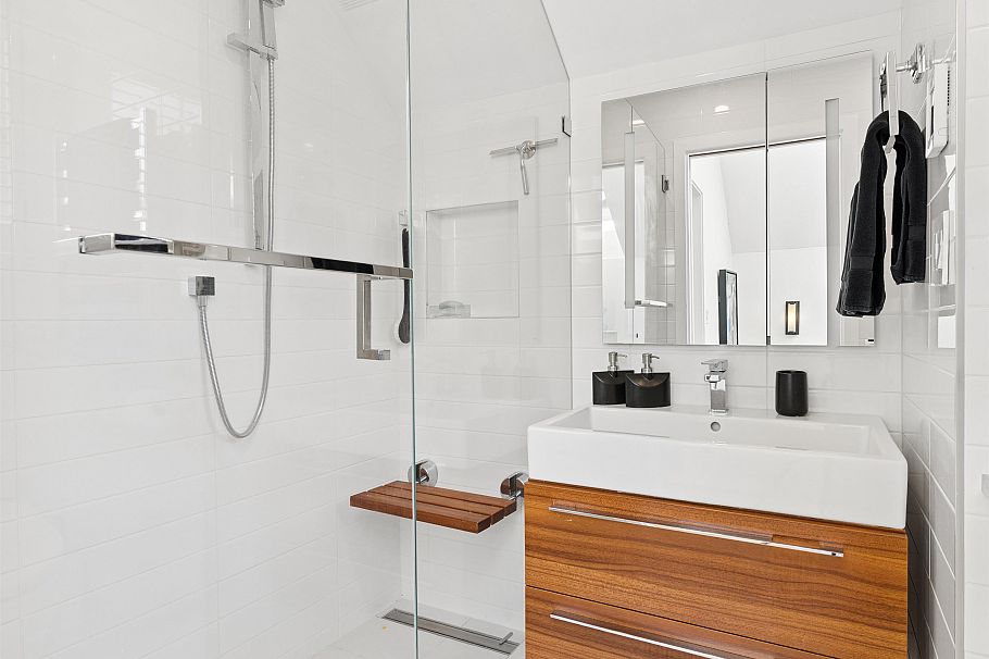 2760 W 2nd Avenue Vancouver, BC - 27