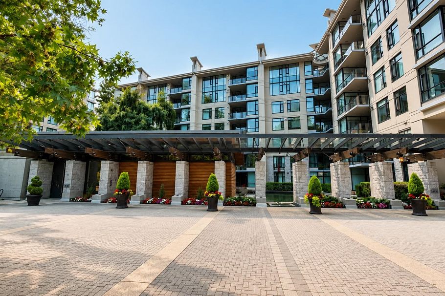 401 4759 Valley Drive Vancouver, BC - 2