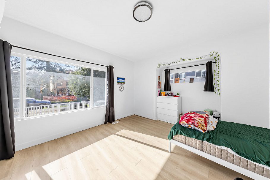 2079 W 46th Avenue Vancouver, BC - 15