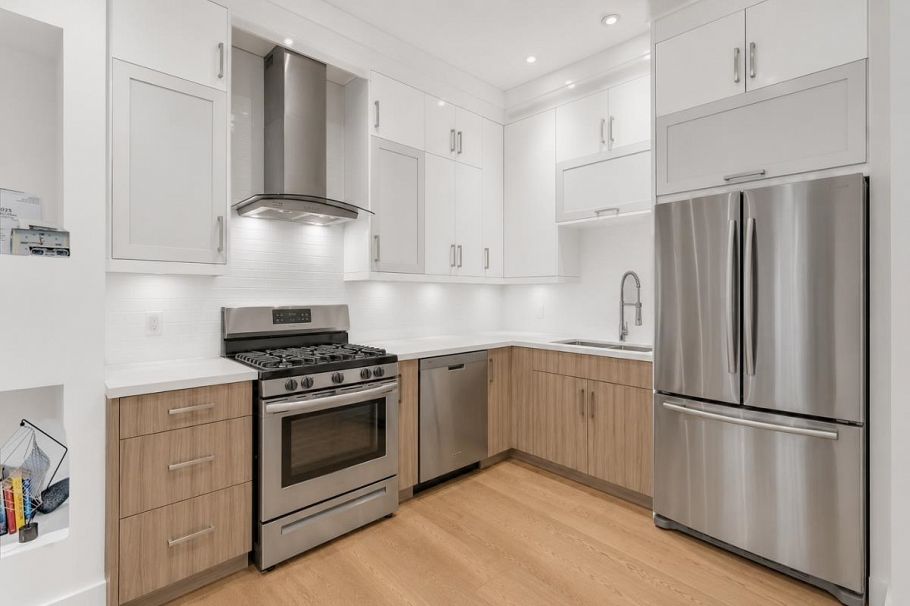 2 1136 E Pender Street Vancouver, BC - 2