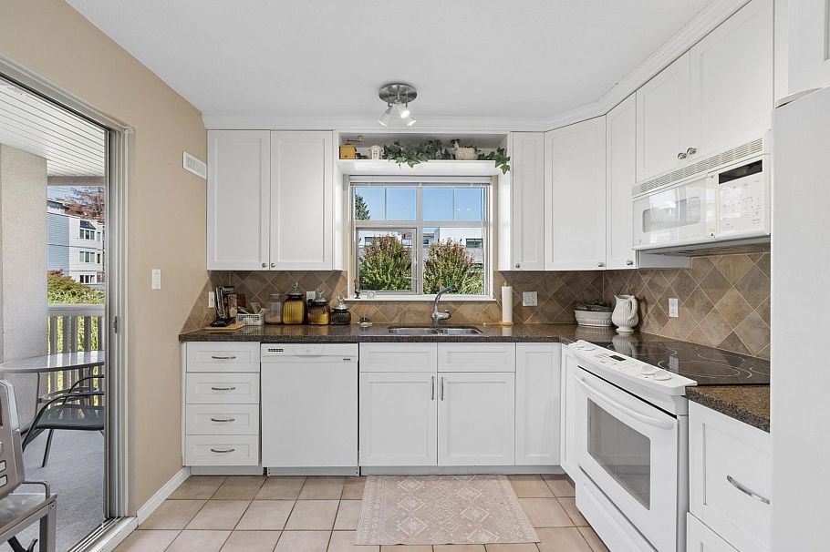 505 2059 Chesterfield Avenue North Vancouver, BC - 13