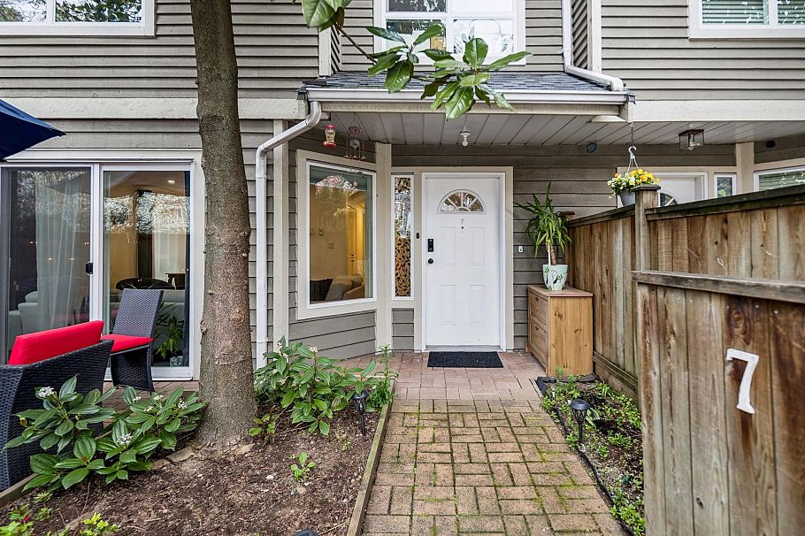 7 848 W 16th Street North Vancouver, BC - 4