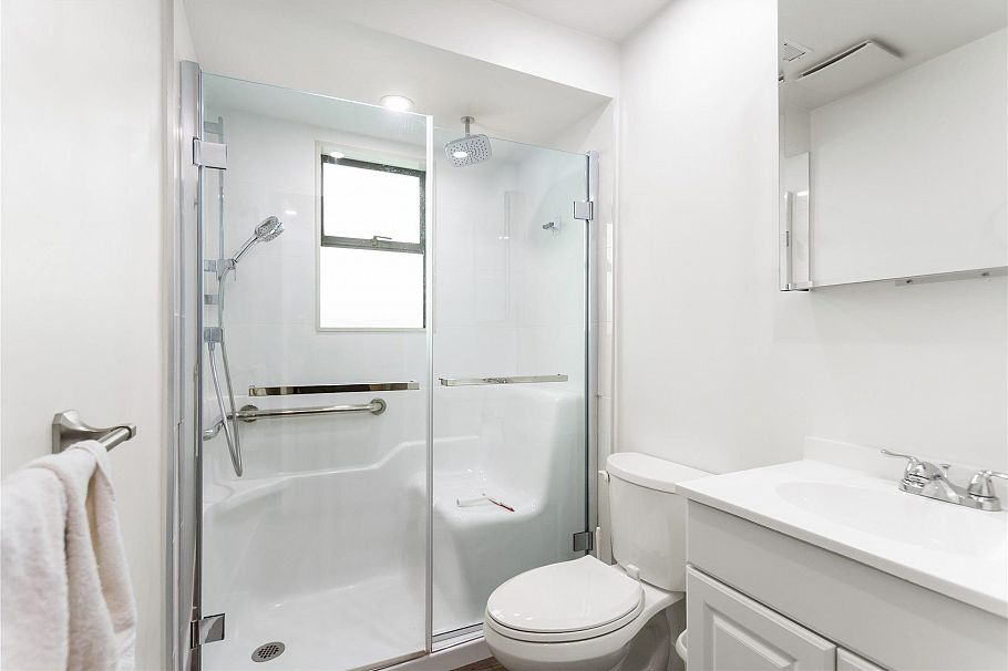 2986 E 3rd Avenue Vancouver, BC - 18