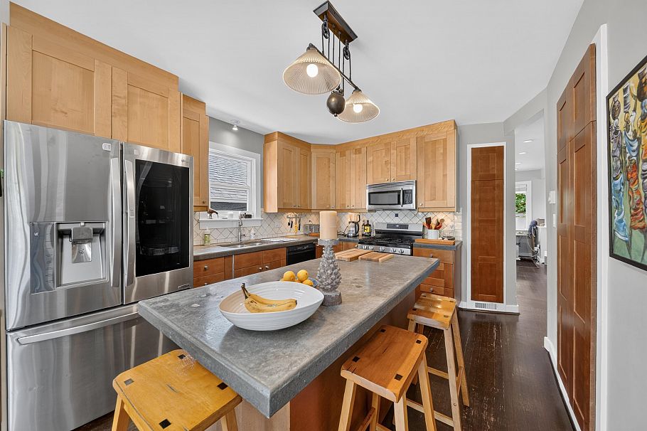 4327 W 12th Avenue Vancouver, BC - 7