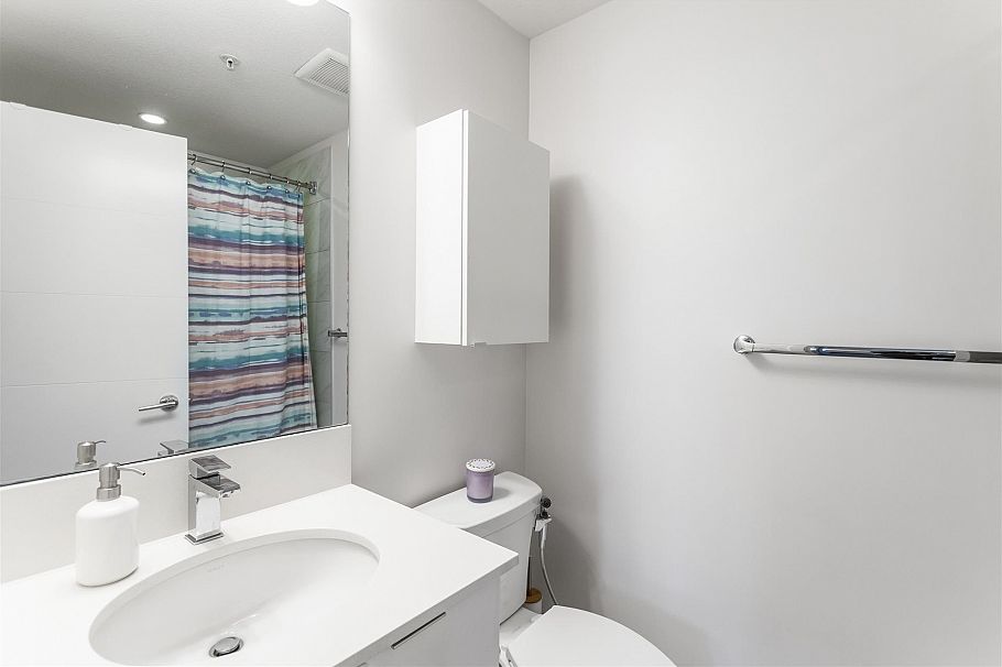 404 719 W 3rd Street North Vancouver, BC - 8