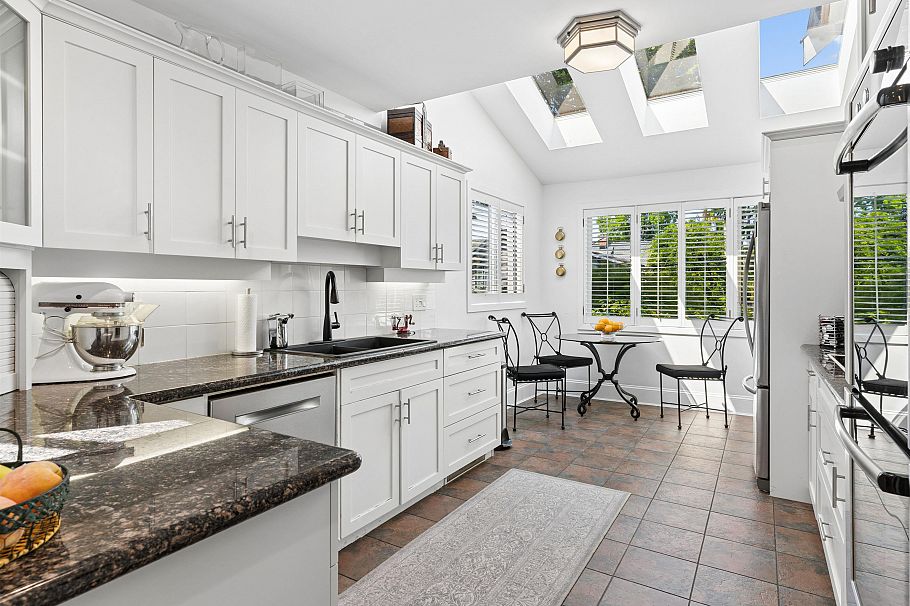 2760 W 2nd Avenue Vancouver, BC - 19