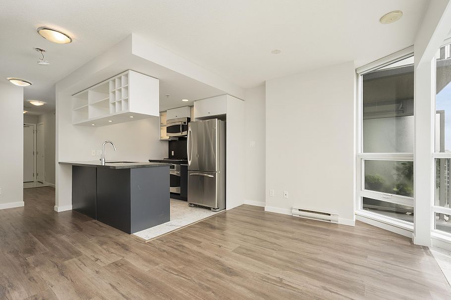 2110 833 Seymour Street Vancouver, BC - 5