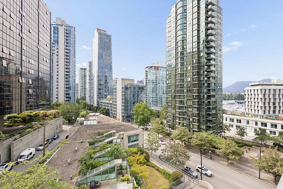903 1328 W Pender Street Vancouver, BC - 1