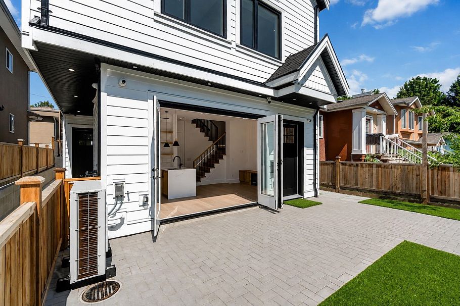 1 3271 E Georgia Street Vancouver, BC - 26