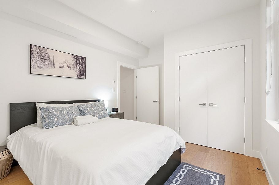 2727 W 14th Avenue Vancouver, BC - 4
