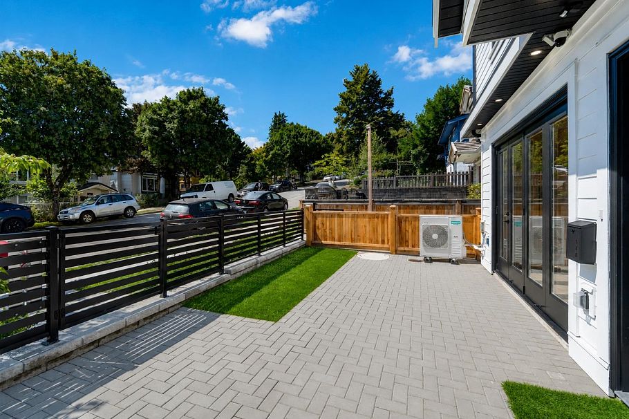 1 3271 E Georgia Street Vancouver, BC - 25