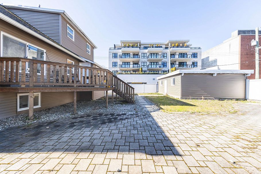 2079 W 46th Avenue Vancouver, BC - 4