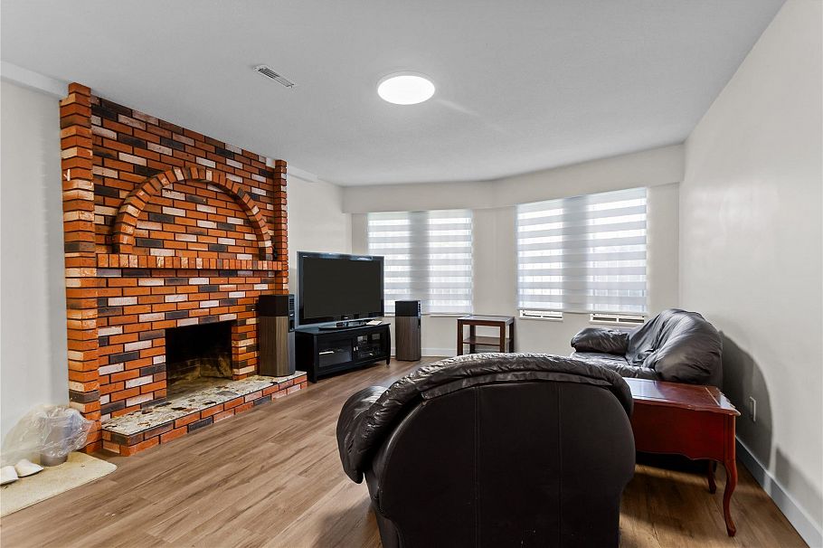 2986 E 3rd Avenue Vancouver, BC - 17