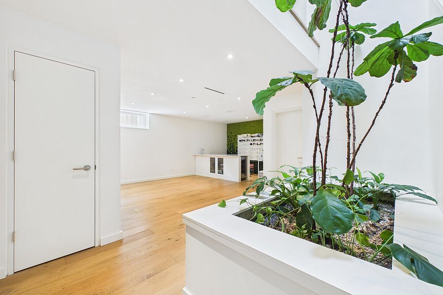 2996 W 11th Avenue Vancouver, BC - 34
