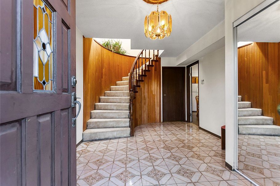 2986 E 3rd Avenue Vancouver, BC - 2
