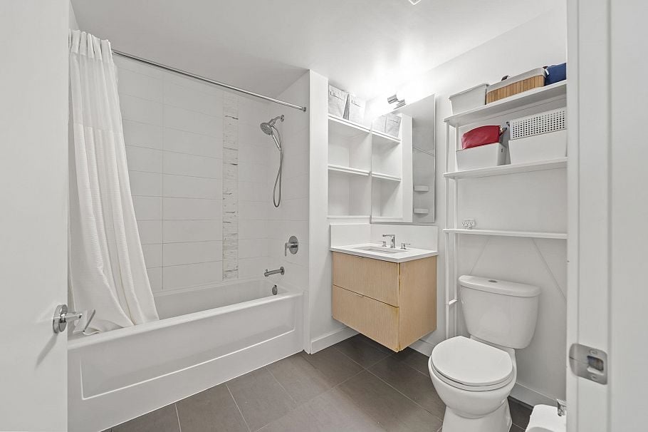 214 1621 Hamilton Avenue North Vancouver, BC - 11