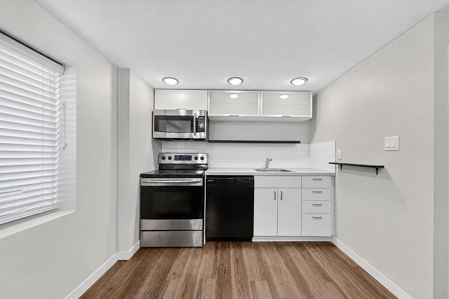 4327 W 12th Avenue Vancouver, BC - 15