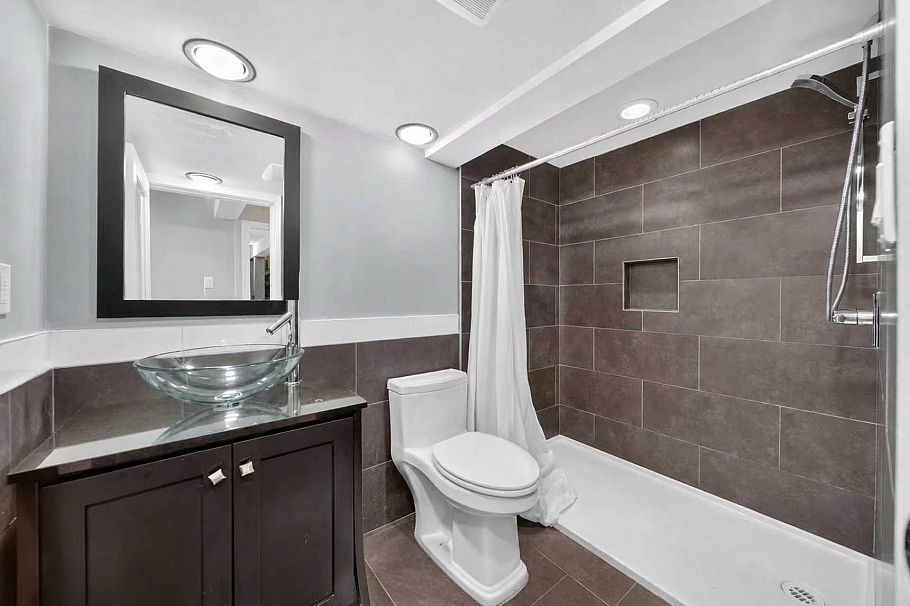 4327 W 12th Avenue Vancouver, BC - 17