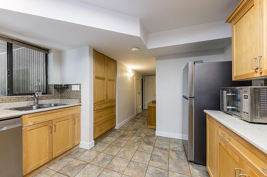 1184 Riverside Drive North Vancouver, BC - 30