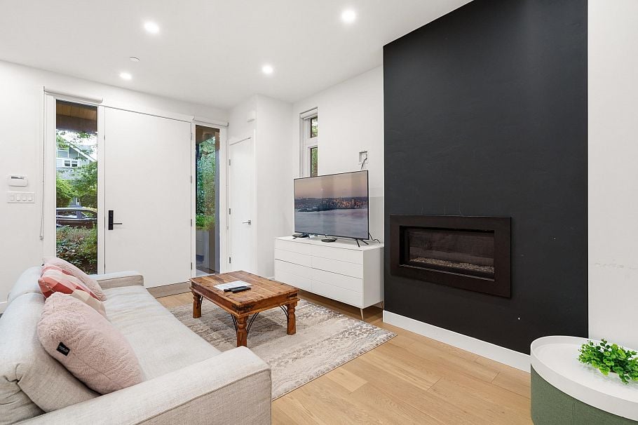 2727 W 14th Avenue Vancouver, BC - 26
