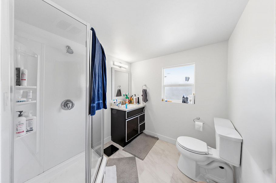 2079 W 46th Avenue Vancouver, BC - 14