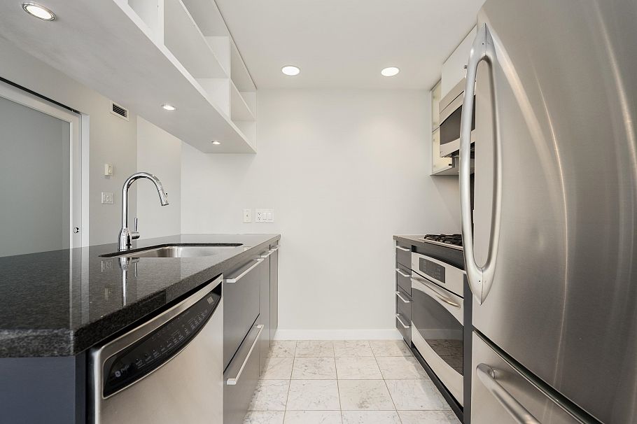 2110 833 Seymour Street Vancouver, BC - 12