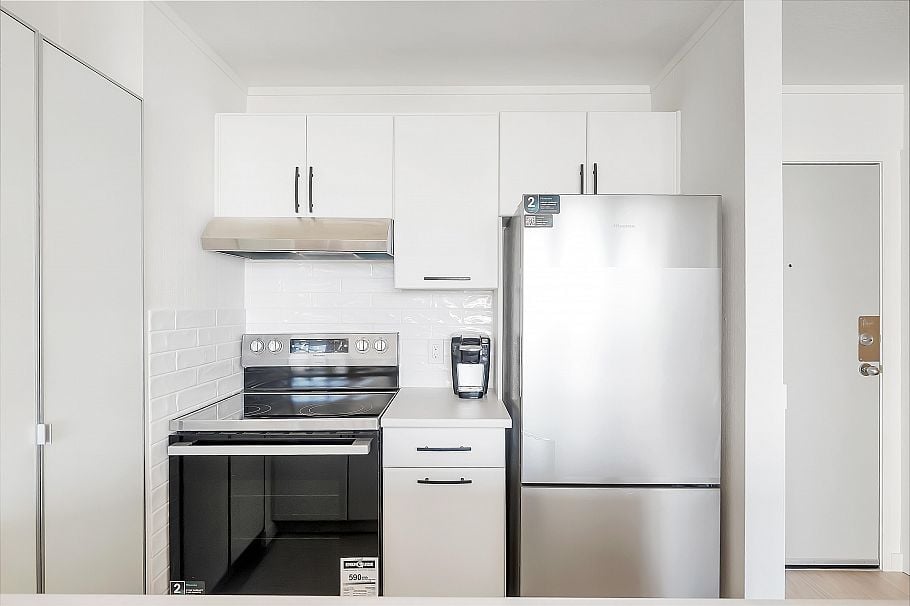 611 1330 Burrard Street Vancouver, BC - 3