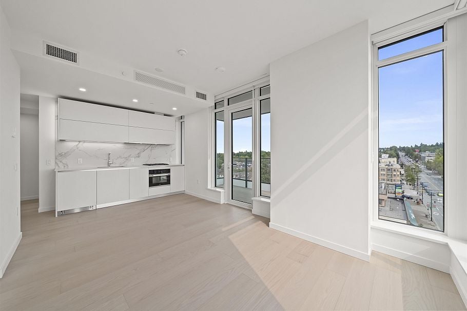 702 8415 Granville Street Vancouver, BC - 7