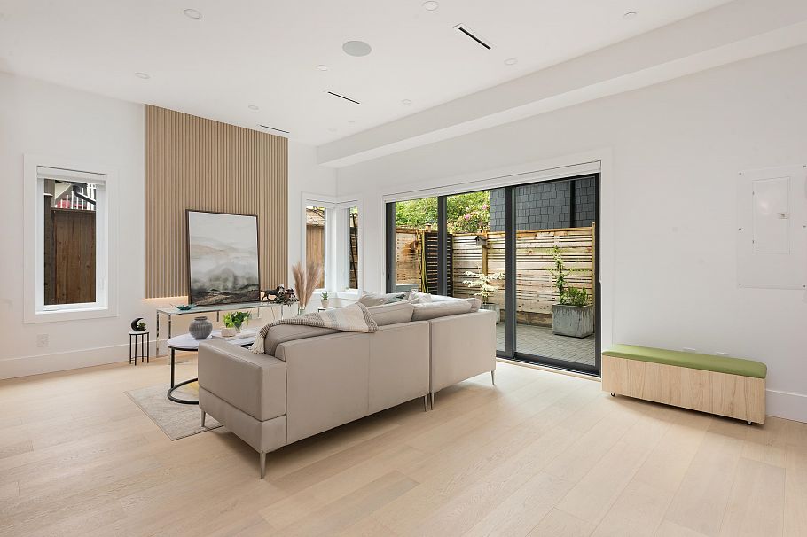 5 371 E 33rd Avenue Vancouver, BC - 3