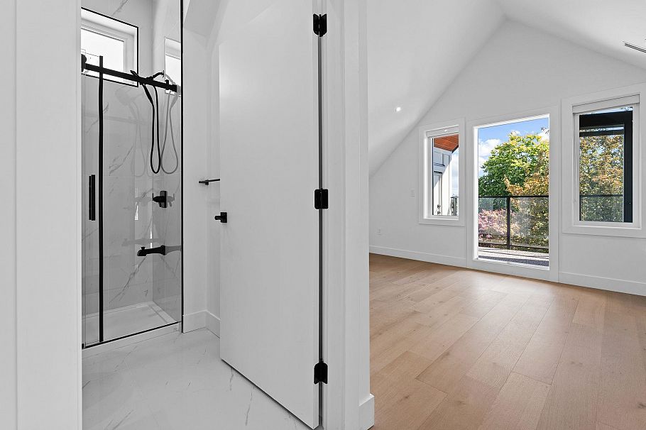 1 4463 Walden Street Vancouver, BC - 25