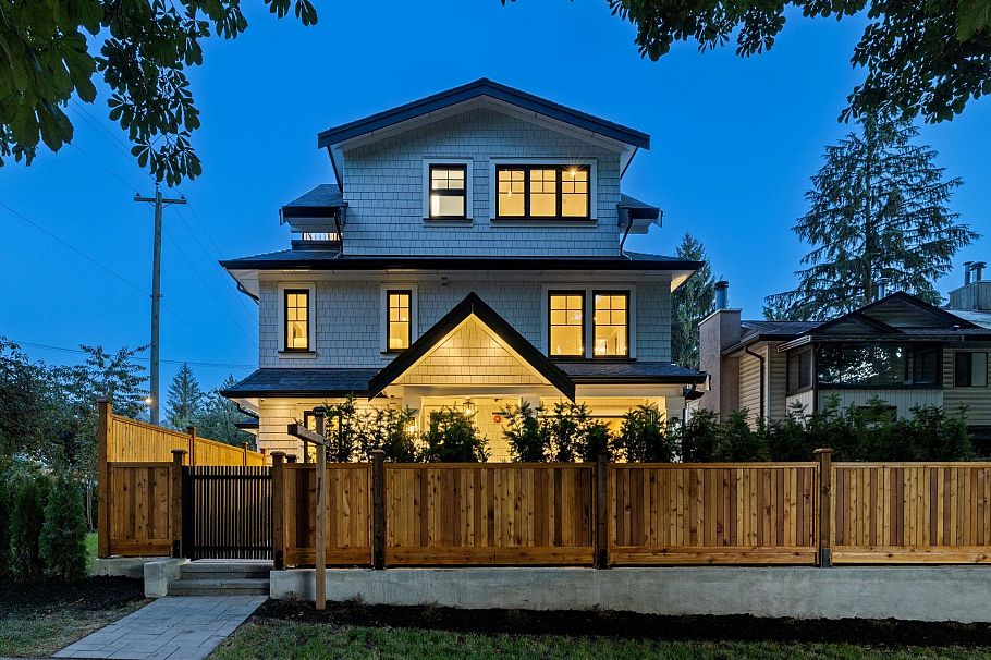 588 E 10th Avenue Vancouver, BC - 1