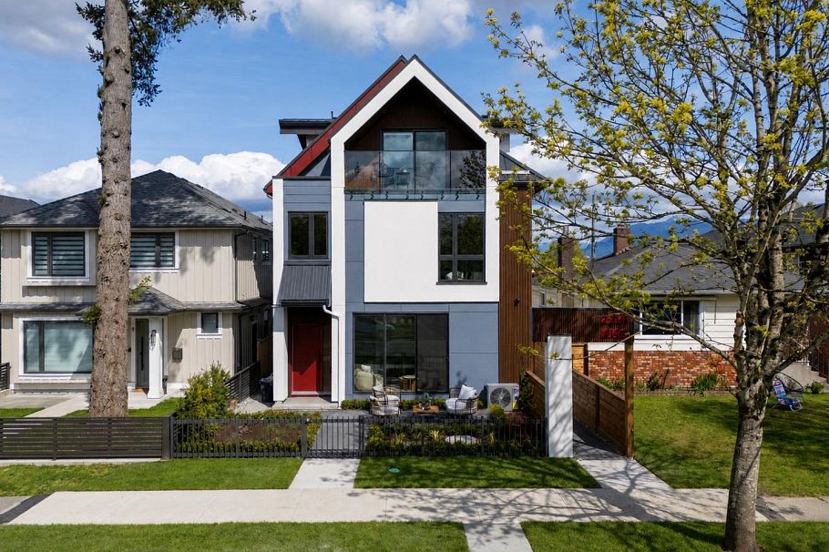 1 3141 E 19 Avenue Vancouver, BC - 1