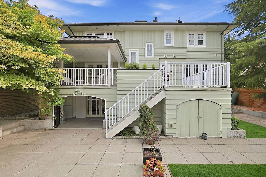 1407 W 33rd Avenue Vancouver, BC - 33