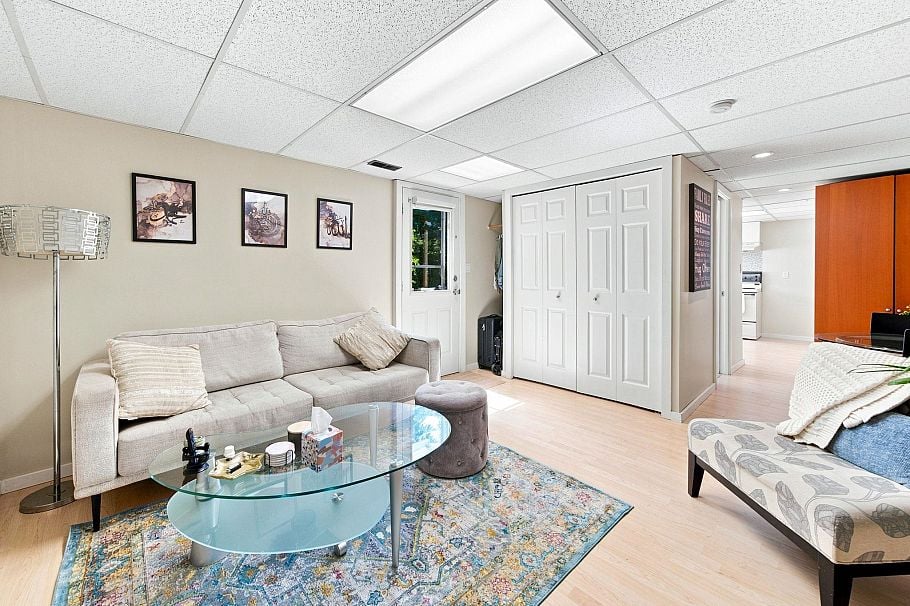 1033 Clements Avenue North Vancouver, BC - 22