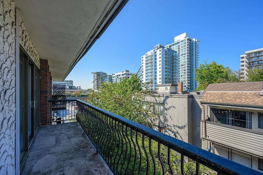 302 214 E 15th Street North Vancouver, BC - 21